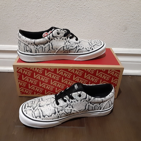 Vans - Picture 2 of 4